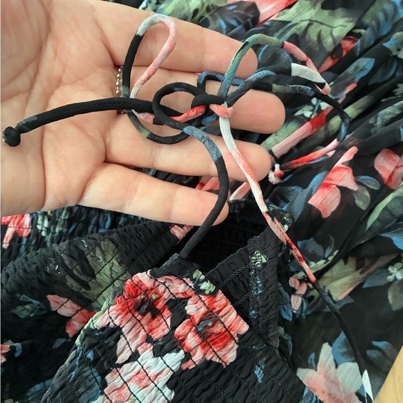 🆕Hollister Black Floral Halter Dress SX🆕 - Picture 8 of 13